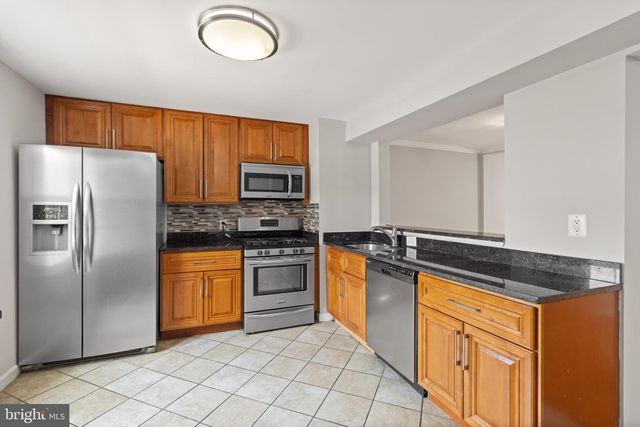 8042 SAINT ANNES CT, Alexandria, VA 22309