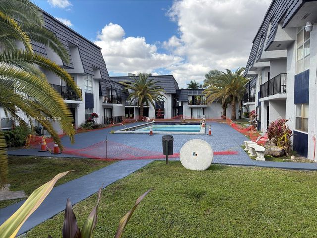 8009 W 6th Ave H, Hialeah, FL 33014