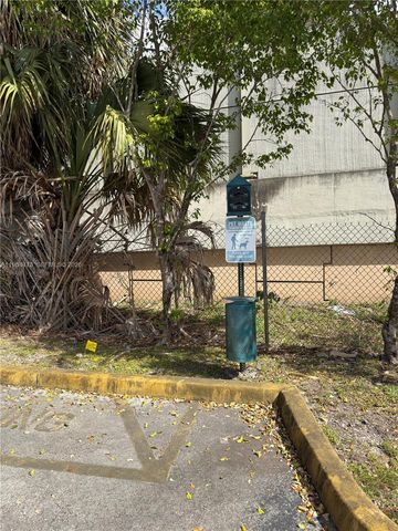 8009 W 6th Ave H, Hialeah, FL 33014