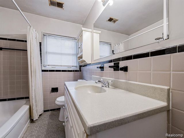 24628 Carlysle Street, Dearborn, MI 48124