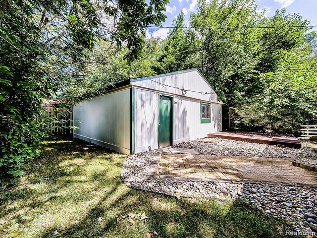 24628 Carlysle Street, Dearborn, MI 48124