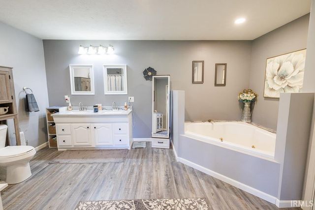 2879 E Calvertville Road, Bloomfield, IN 47424