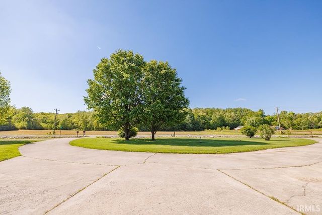 2879 E Calvertville Road, Bloomfield, IN 47424