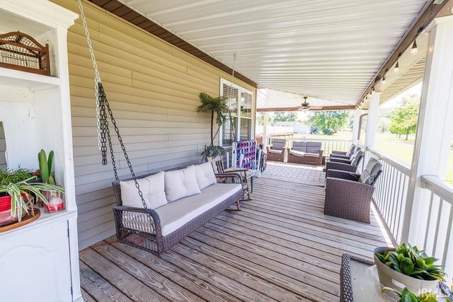 2879 E Calvertville Road, Bloomfield, IN 47424