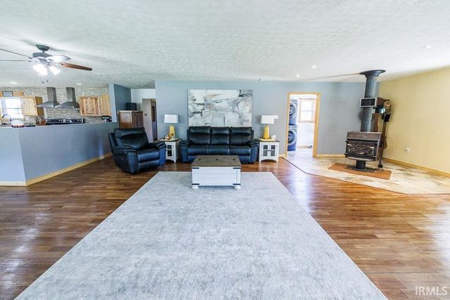 2879 E Calvertville Road, Bloomfield, IN 47424