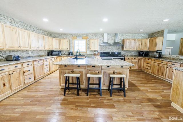 2879 E Calvertville Road, Bloomfield, IN 47424