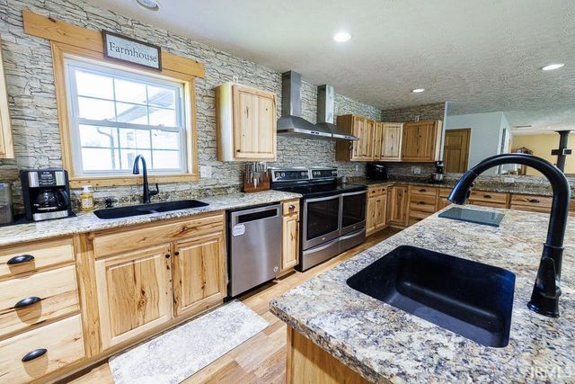 2879 E Calvertville Road, Bloomfield, IN 47424