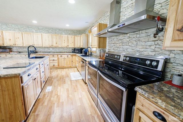 2879 E Calvertville Road, Bloomfield, IN 47424