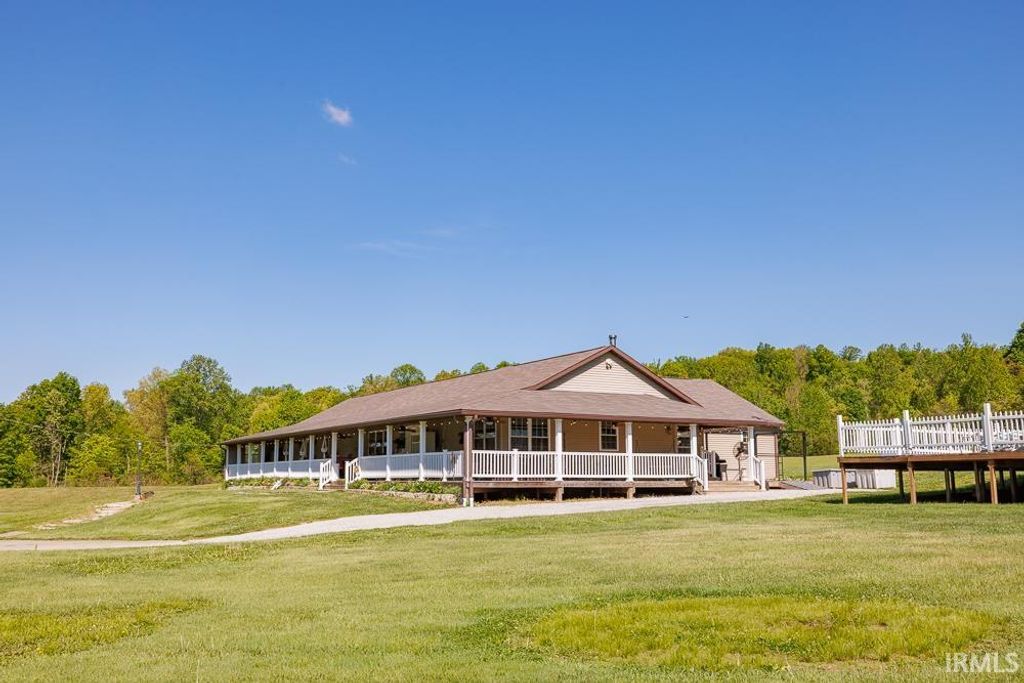 2879 E Calvertville Road, Bloomfield, IN 47424