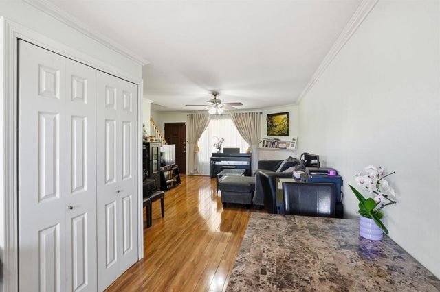 9463 Gold Coast H5, San Diego, CA 92126