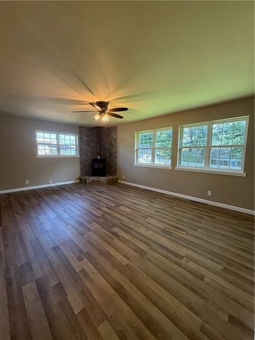 307 E Date Street, Russellville, AR 72802