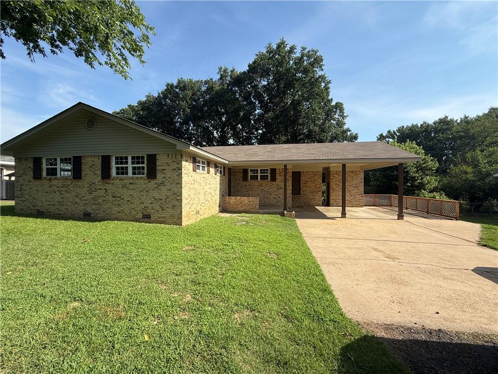 307 E Date Street, Russellville, AR 72802
