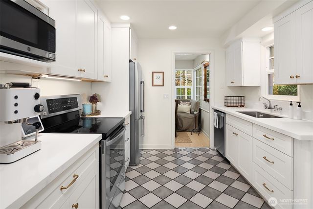 2710 W Blaine St, Seattle, WA 98199