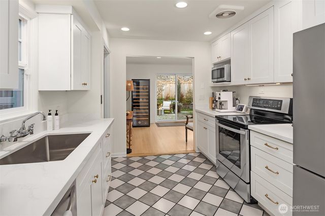 2710 W Blaine St, Seattle, WA 98199