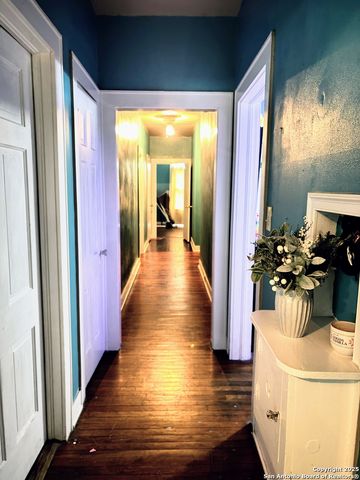 1000 E 2nd, Nixon, TX 78140