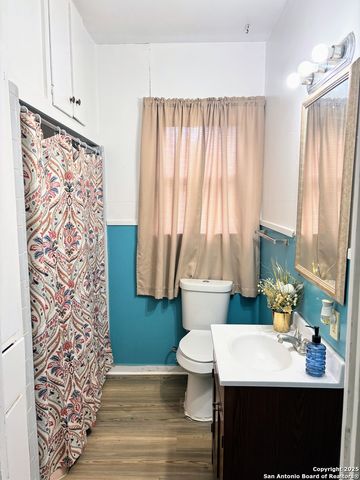 1000 E 2nd, Nixon, TX 78140