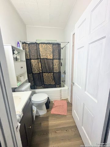 1000 E 2nd, Nixon, TX 78140