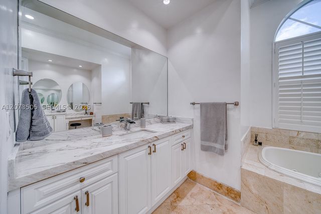 901 NW 122nd Ave, Plantation, FL 33325