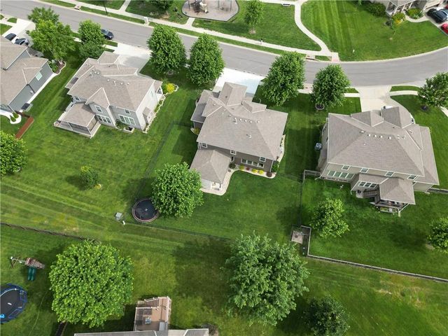 104 SW Shores Drive, Lee's Summit, MO 64064