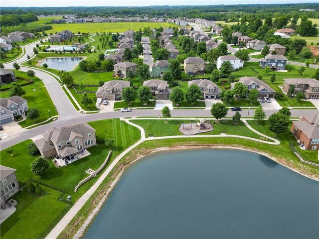 104 SW Shores Drive, Lee's Summit, MO 64064