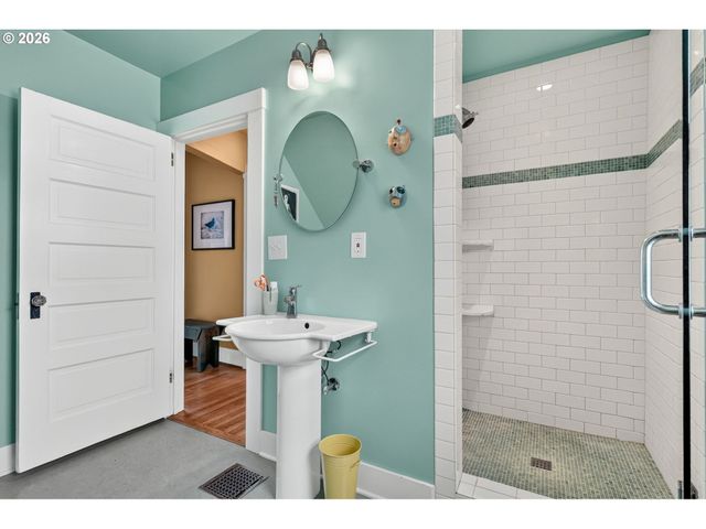 2525 Ne TILLAMOOK St, Portland, OR 97212
