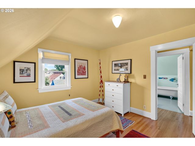 2525 Ne TILLAMOOK St, Portland, OR 97212