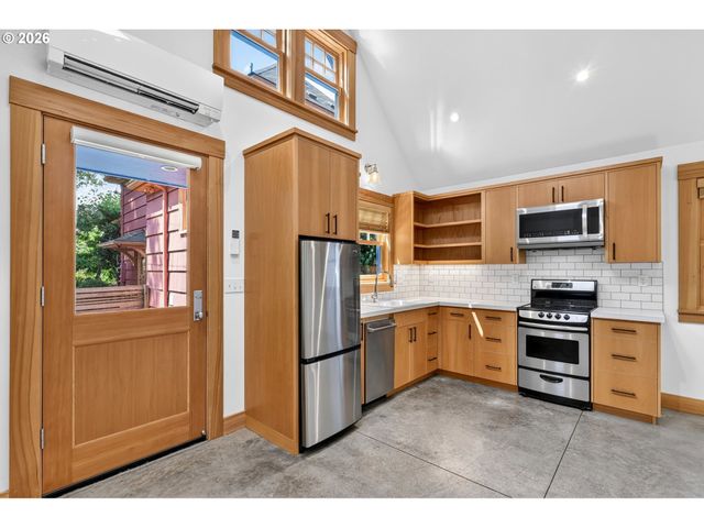 2525 Ne TILLAMOOK St, Portland, OR 97212