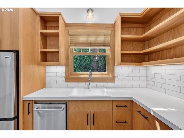 2525 Ne TILLAMOOK St, Portland, OR 97212