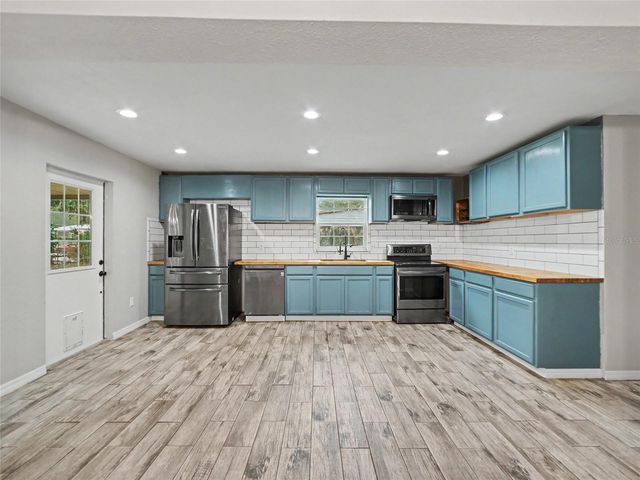 2409 11TH AVENUE SE, Ruskin, FL 33570