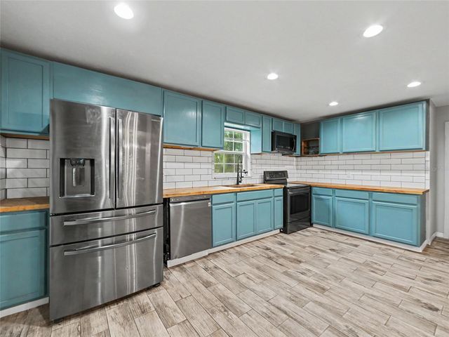 2409 11TH AVENUE SE, Ruskin, FL 33570