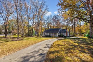 6515 Carmel Hills Drive, Charlotte, NC 28226