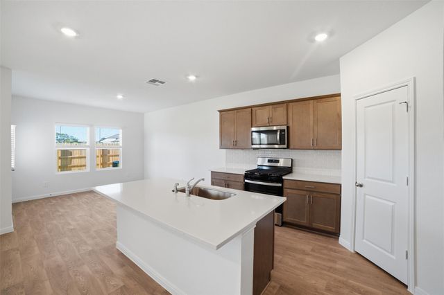 246 Sheanandoah DR, Kyle, TX 78640