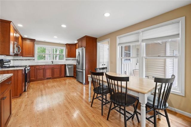 32 Summit Oaks, Pittsford, NY 14534