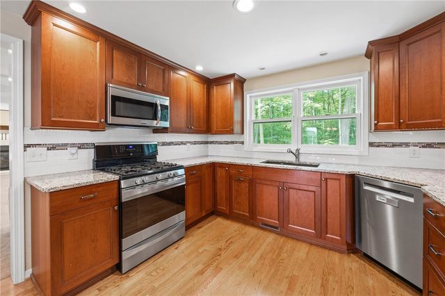 32 Summit Oaks, Pittsford, NY 14534