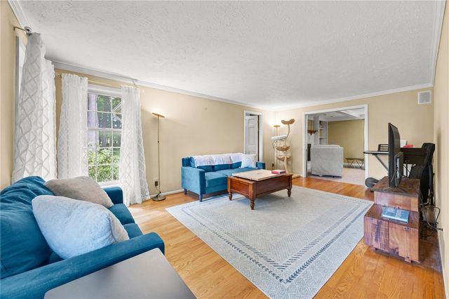 32 Summit Oaks, Pittsford, NY 14534