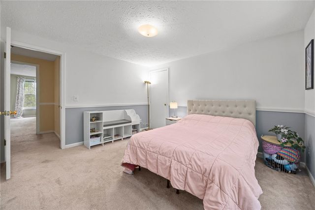 32 Summit Oaks, Pittsford, NY 14534