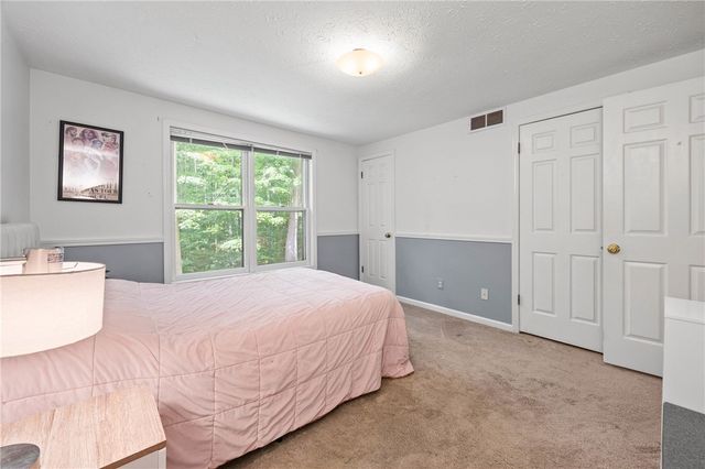 32 Summit Oaks, Pittsford, NY 14534