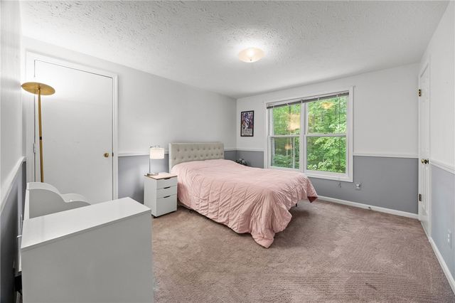 32 Summit Oaks, Pittsford, NY 14534