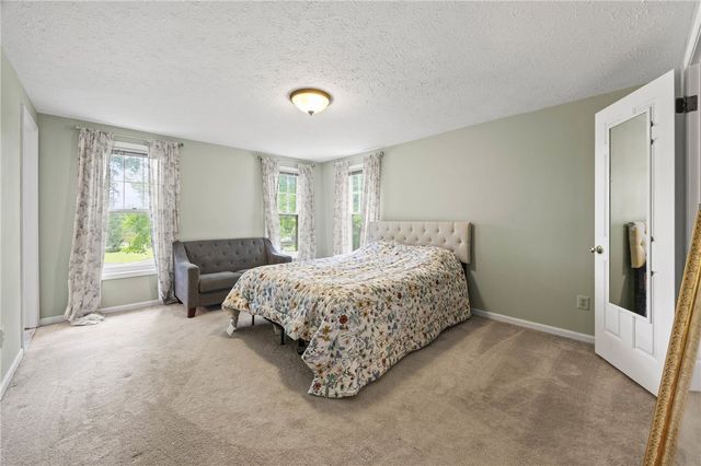 32 Summit Oaks, Pittsford, NY 14534