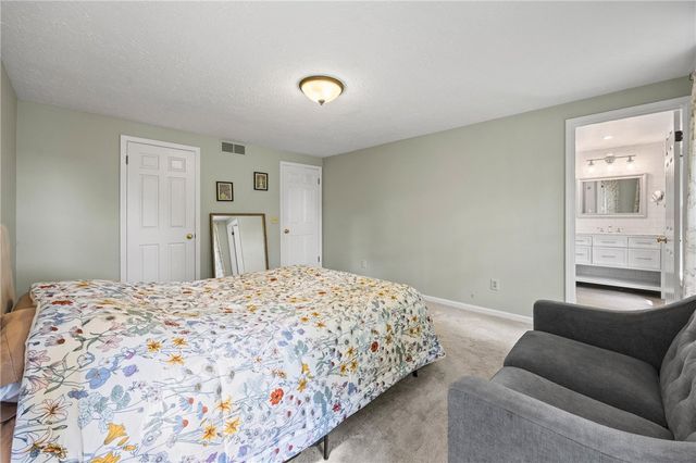 32 Summit Oaks, Pittsford, NY 14534