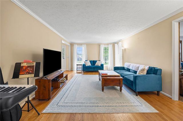 32 Summit Oaks, Pittsford, NY 14534