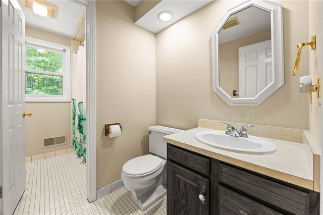 32 Summit Oaks, Pittsford, NY 14534