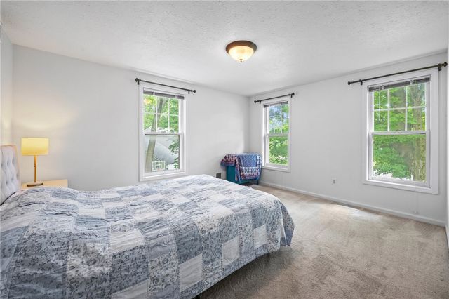 32 Summit Oaks, Pittsford, NY 14534