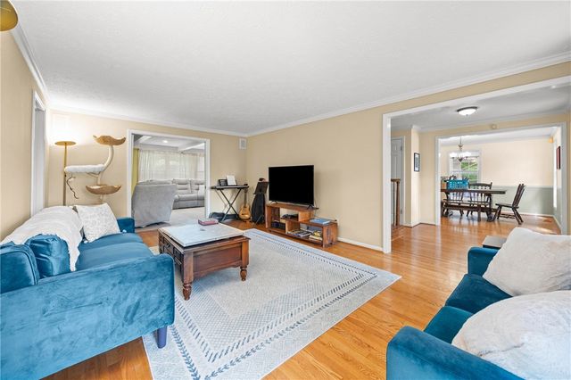 32 Summit Oaks, Pittsford, NY 14534