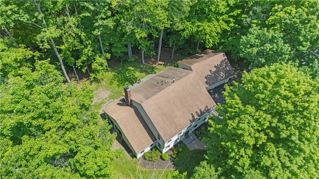 32 Summit Oaks, Pittsford, NY 14534