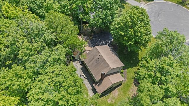 32 Summit Oaks, Pittsford, NY 14534
