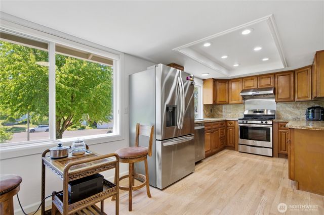 10606 NE 19th Place, Bellevue, WA 98004