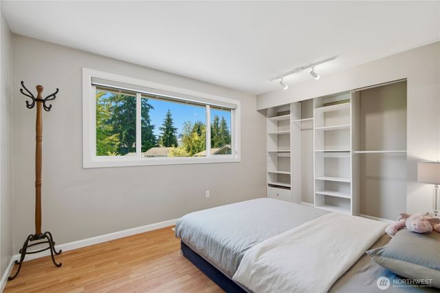 10606 NE 19th Place, Bellevue, WA 98004