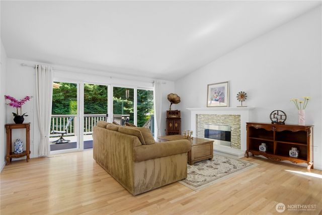 10606 NE 19th Place, Bellevue, WA 98004