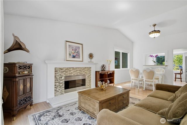 10606 NE 19th Place, Bellevue, WA 98004